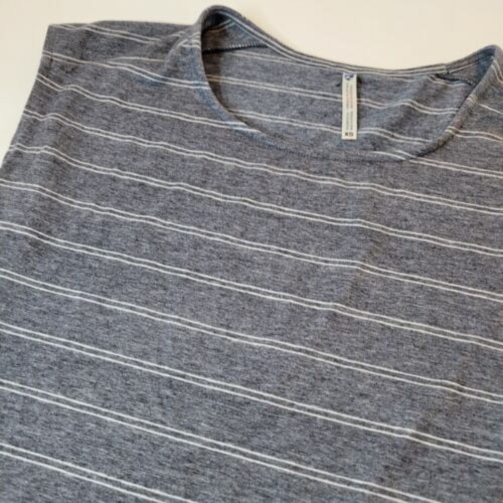 Kuhl Striped Short Sleeve Top Womens XS Grey Excellent Button Tab Sleeve 8401